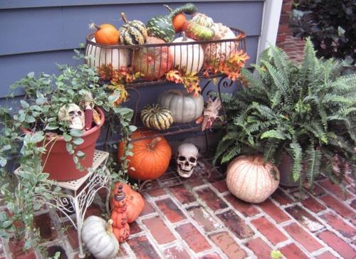 tyylikkäitä ja pelottavia ideoita halloween -värikkäille kurpitsavalikoille kallo ja saniainen