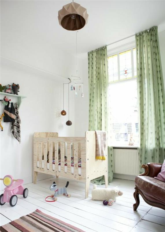 kangasmallit yhdistävät lastenhuoneen tuoreet verhot raidallinen matto valkoiset seinät