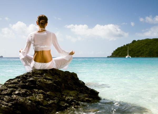 lievittää stressiä meditaatio meri kiviä