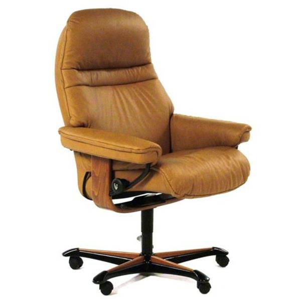 stressitön talo asunto tuolit nojatuolit nahkaverhoilu ruskea selkänoja