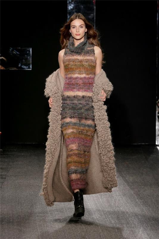 neulottu mekko ruskea neuleet Bora Nam suunnittelija neulottu liivi