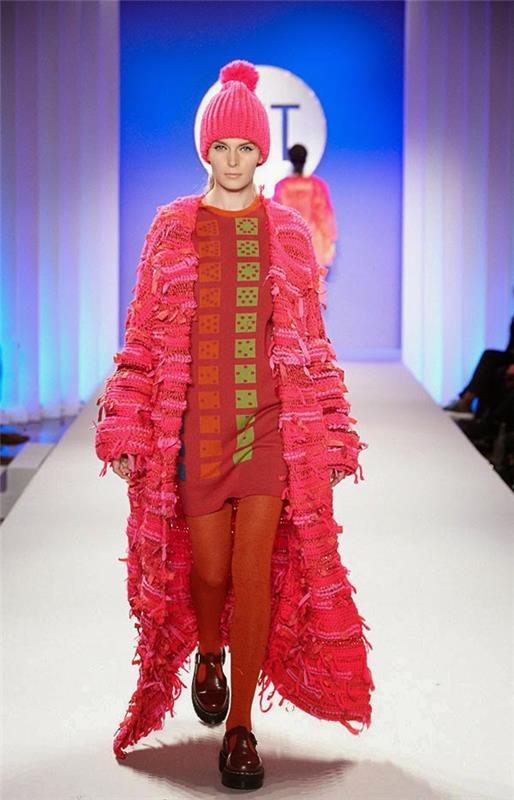 neulottu mekko punainen neule Grace Cox suunnittelija pitkä neulottu liivi