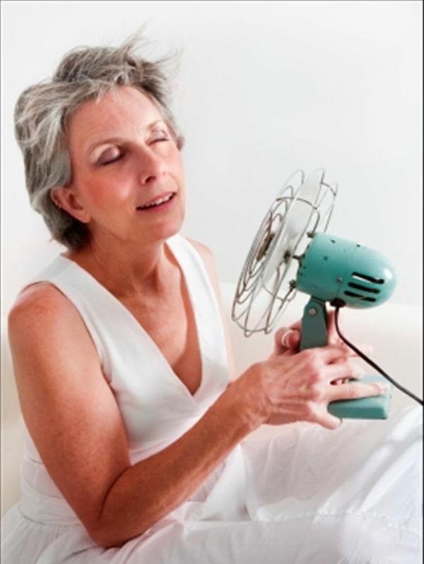 Estrogeenipuutoksen oireet Kuuma -aallot alentavat estrogeenitasoja