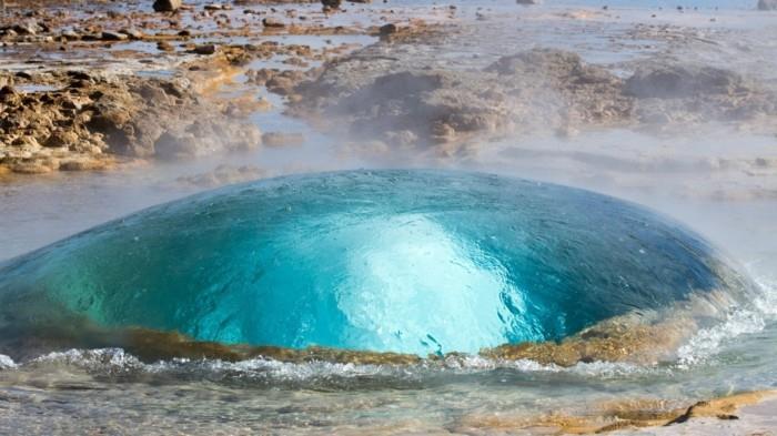 strokkur geiser saari