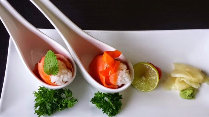 sushi -astiat ja sushitarvikkeet posliini -lusikat japanilaisia ​​ruokia