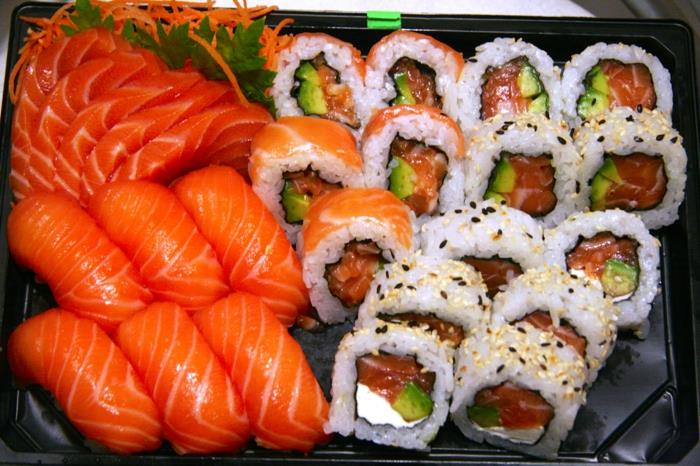 sushi-riisi-ruoanlaitto-lohi-avokado