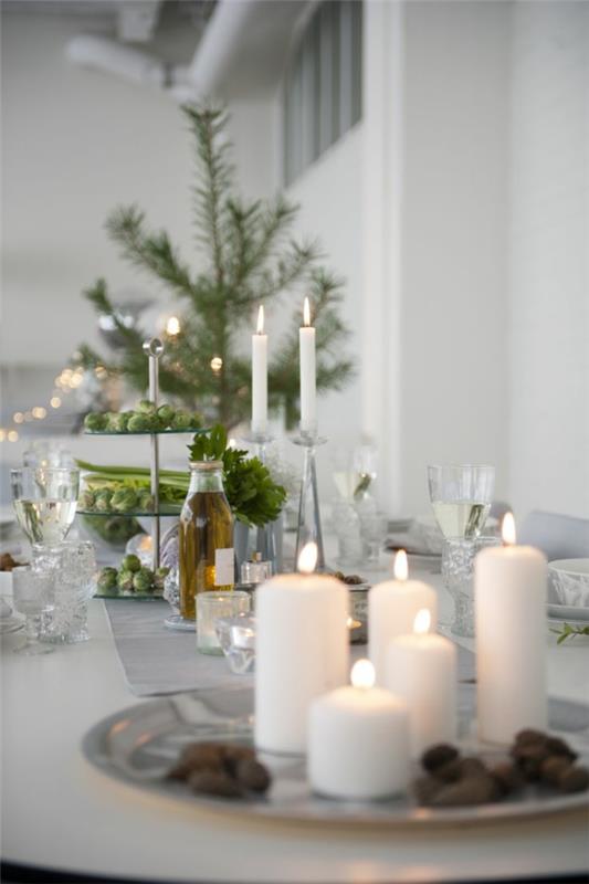kauniita sisustusideoita valkoiset kynttilät koristavat pöydän