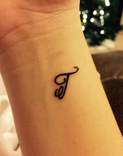 Stilfuldt T Letter Tattoo Design
