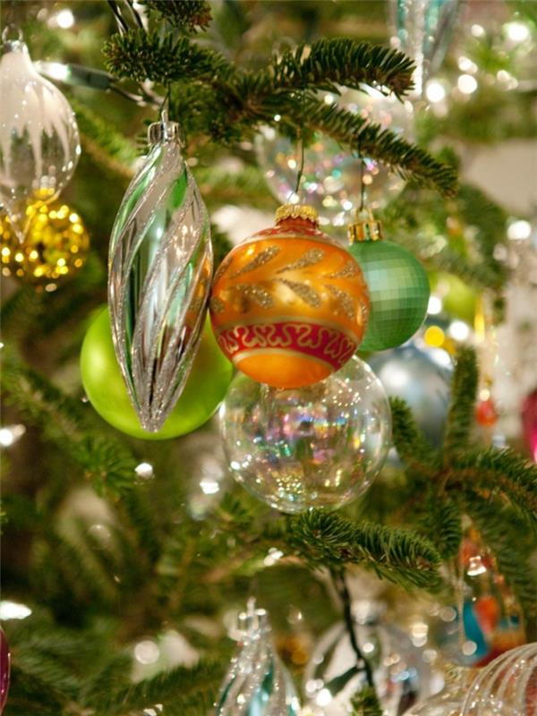 Joulukuusi koristella deco ideoita joulukoristeita värikäs pallo