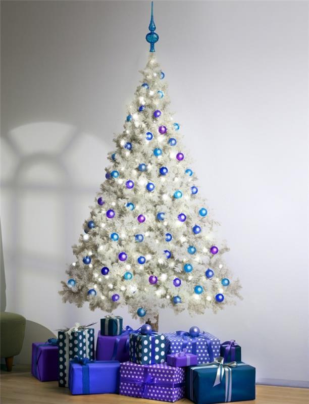 Joulukuusi koristella deco ideoita joulukoristeita valkoinen aurinko violetti