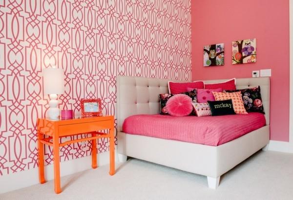 Valitse makuuhuoneen taustakuvio sisustukseen vaaleanpunaisena
