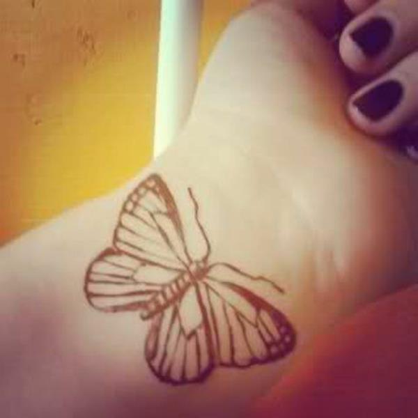 tatuointi ranteeseen ideoita perhonen
