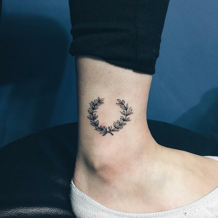 tatuointi nilkan kukka -aiheita