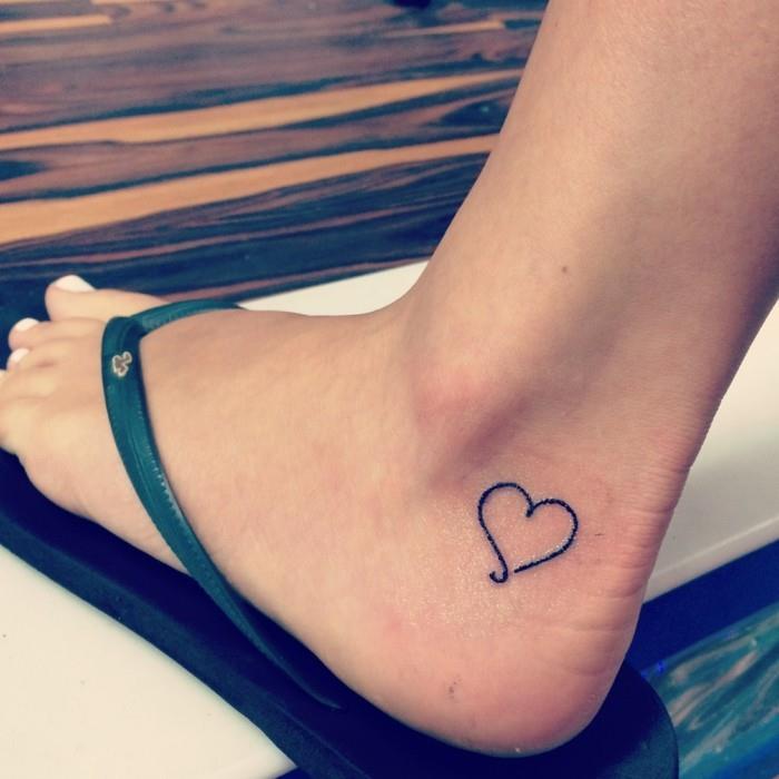 tatuointi nilkan sydän naisille