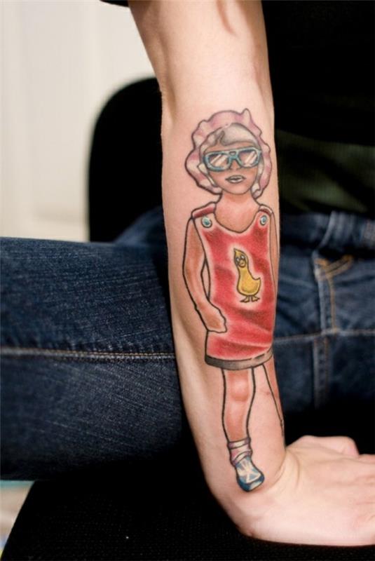 tatuointimotiivit värillinen tytön kyynärvarsi