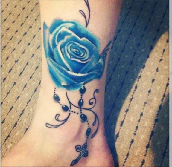 tatuointi aiheita olkavarren sininen ruusu