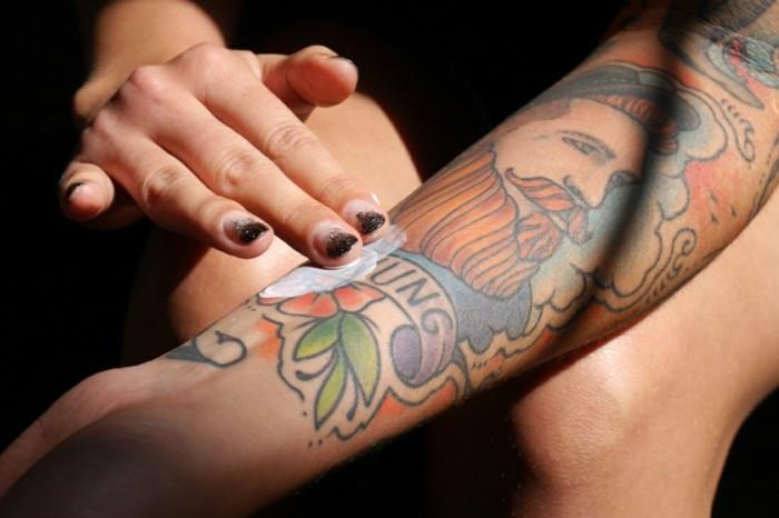 tatuointia hoitavat voiteet