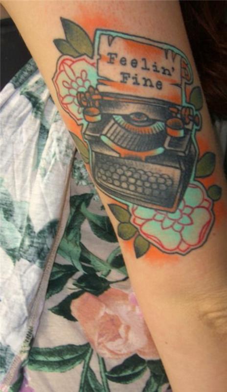 tatuointi kyynärvarren motiivit kirjoituskone