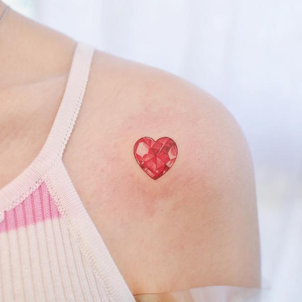 tatuoinnit 2020 3D -sydänideoita