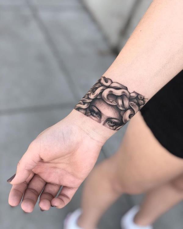 Tatuoinnit 2020 - kasvot naisille