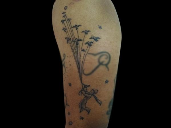 tatuointideoita tatuoinnille olkavarren lapsilinnuille