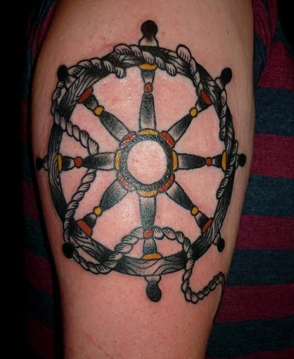 tatuoinnit kuvat olkavarren tatuointilaivan ohjauspyörä