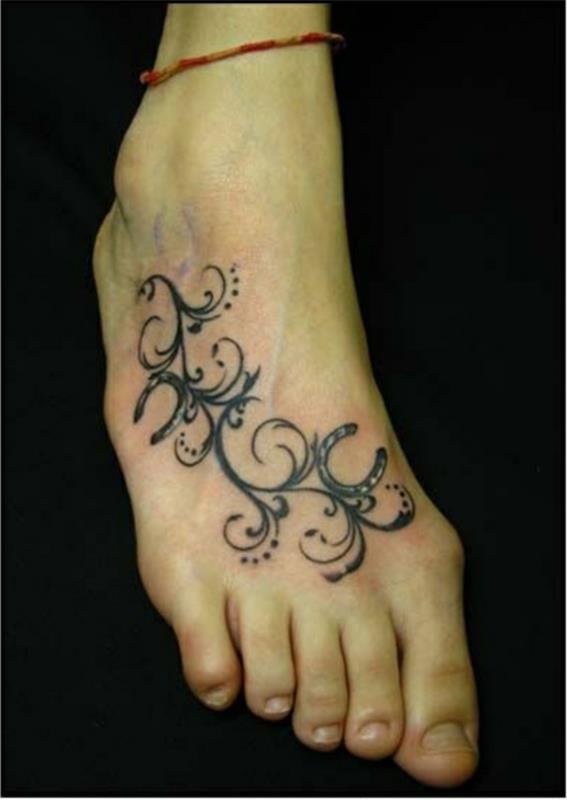 tatuoinnit kuvia tatuointi jalka kukkia