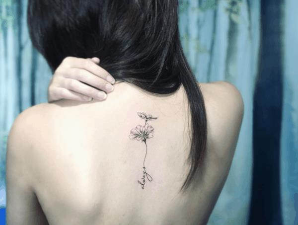 tatuoinnit naisten ideoita kaula tatuointi kukka
