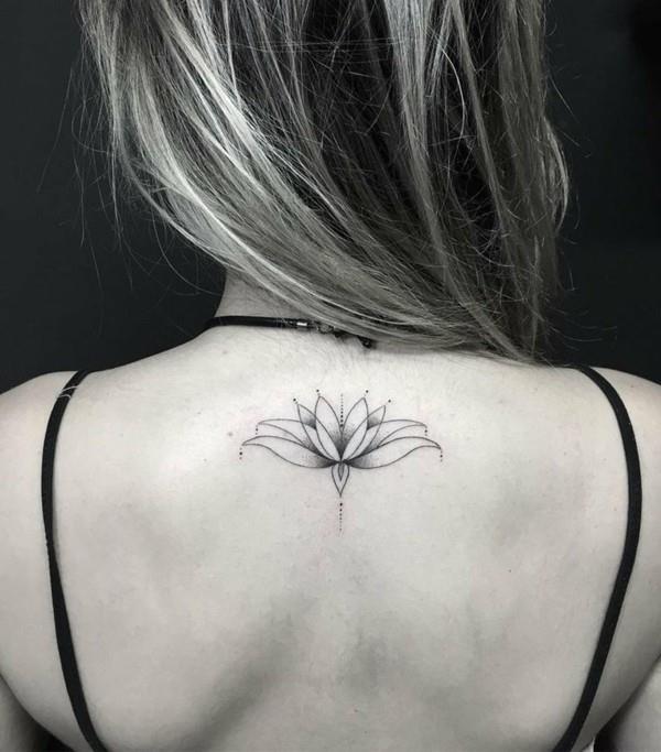 pieni tatuointi naisten lootuksen kaulan tatuointi