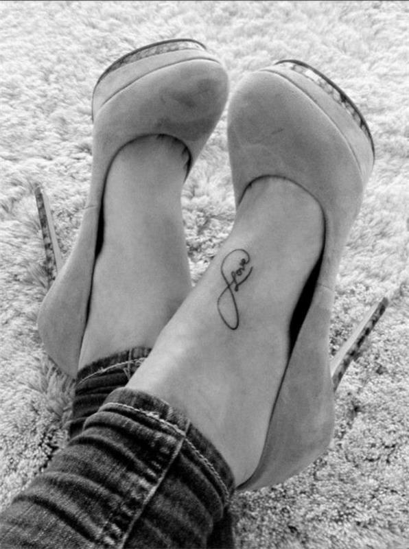 tatuoinnit fontit tyylikäs tatuointi jalka