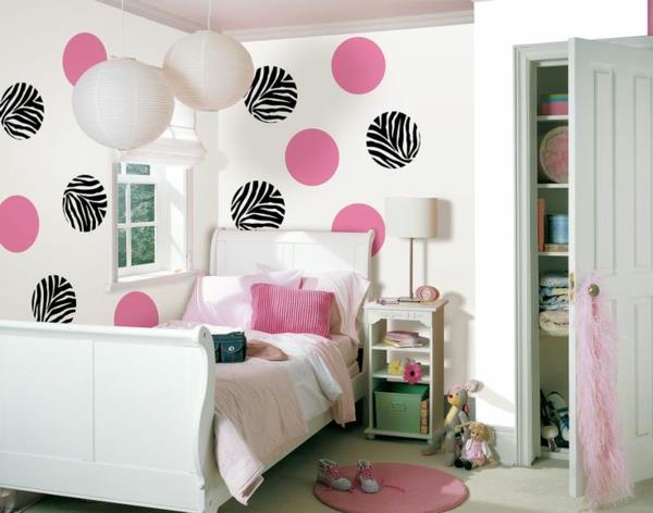 teini -makuuhuoneen seinän suunnittelu värilliset piste -riippuvalaisimet