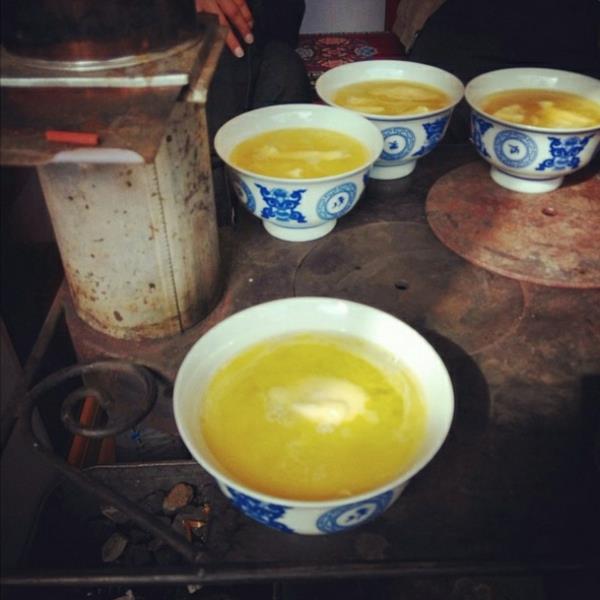 teekupit pozellan tiibet juo teetä