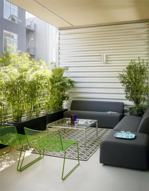 terassisuunnitteluideat sohvat vihreät tuolit kasvit yksityisyysnäyttö
