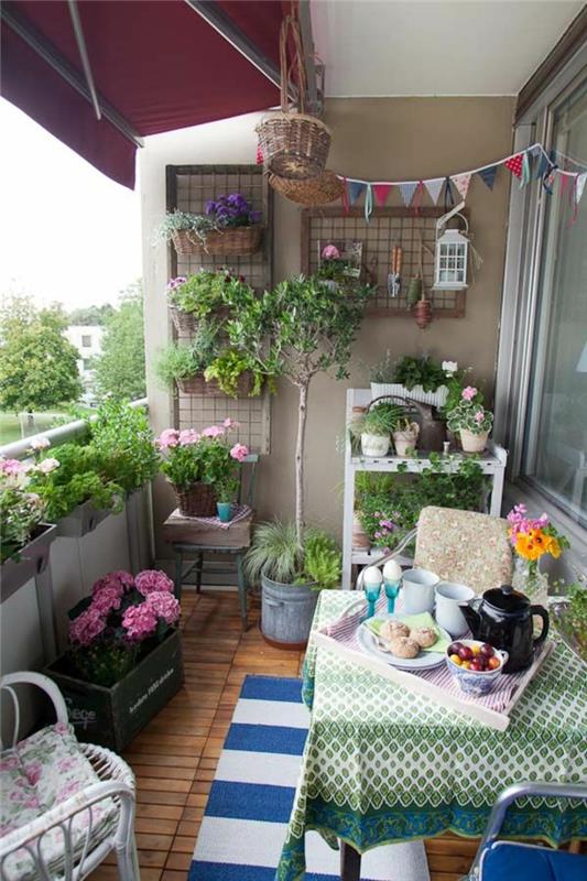 patio istutus huonekalut ja ruukkukasvit vihreä patio suunnittelu