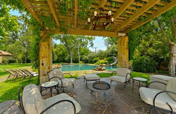 terassi katto pergola rakentaa olki kota valkoisia kasveja