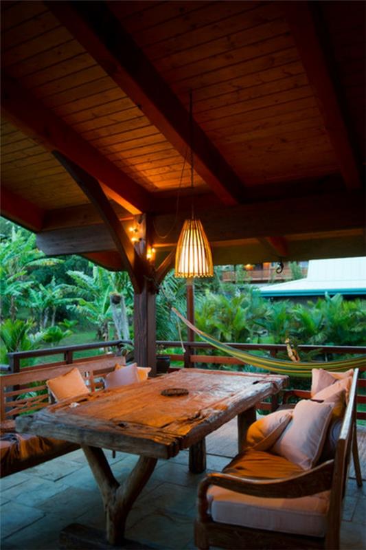 patio -suunnitteluideoita trooppiseen tyyliin puutarhakalusteissa