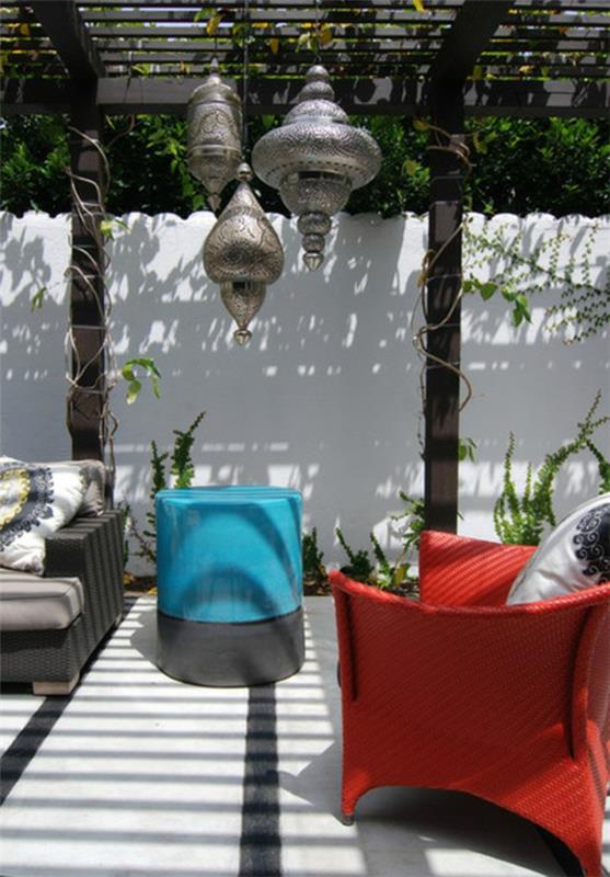 terassi suunnitteluideoita lehtimaja puu pergola puutarhakalusteet sohvapöytä itämaiset riippuvalaisimet