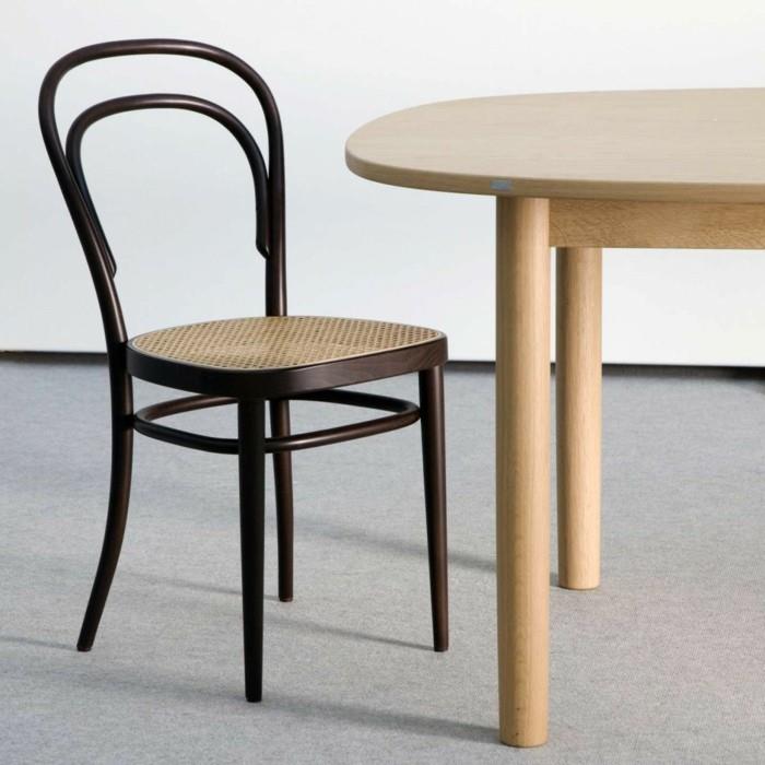 thonet -tuolit design klassikoita wieniläistyylinen ruokapöytä buchholz vuosisadan puolivälissä
