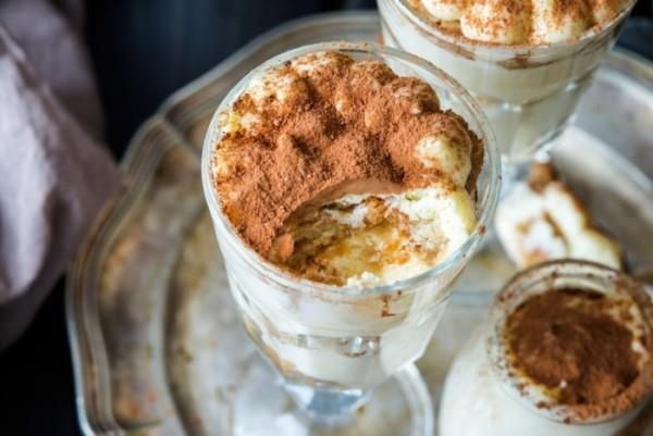tiramisu lasiklassisessa reseptissä mascarponen kanssa