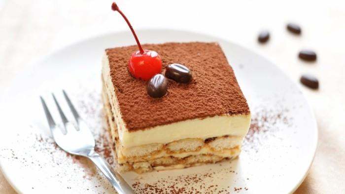 italialaisia ​​tiramisu -jälkiruokia