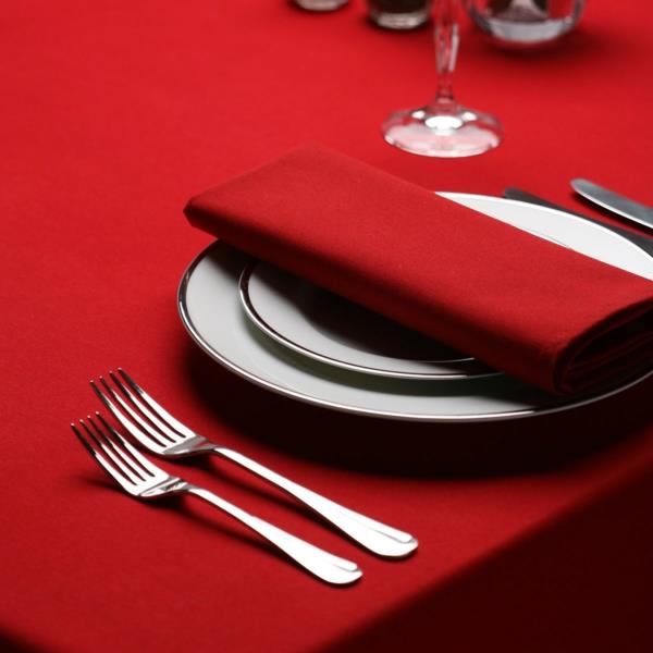 pöytäliina punainen juhlapöydän koristeet ruokailuvälineet lautasliina lautasliina punainen