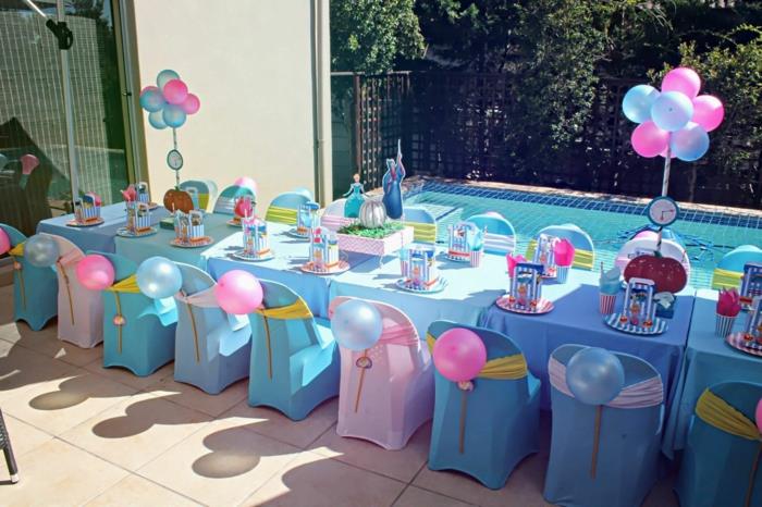 pöytäkoriste sininen sininen pöytäliina ilmapallot tuolit juhla