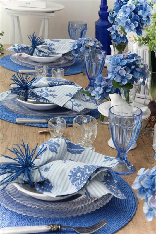 pöydän koristeluideoita siniseen pöydän koristeluun