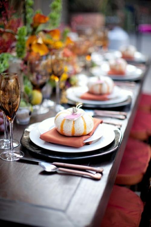 pöydän koristelu syksy loistavat minikurpitsaideat pöydän koristeluun syksyllä