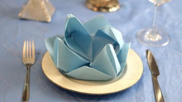 pöydän koristelu yksinkertaisella origamilla