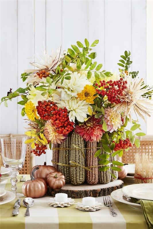 pöydän koristelu maissilla ja kullattuilla reunakivillä - loistavia pöytäkoristeideoita