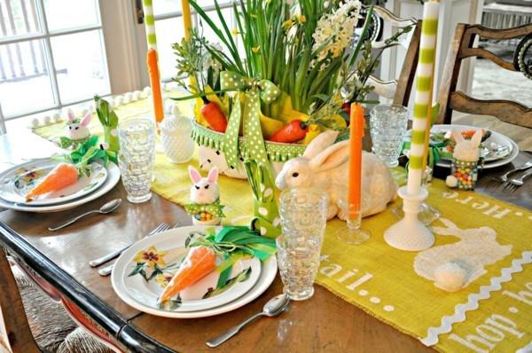 pöydän koristelu pääsiäinen kirkkaat värit kukat kynttilät