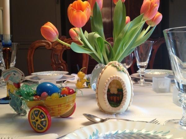 pöytäkoristeet pääsiäinen hauskoja ideoita valkoinen pöytäliina