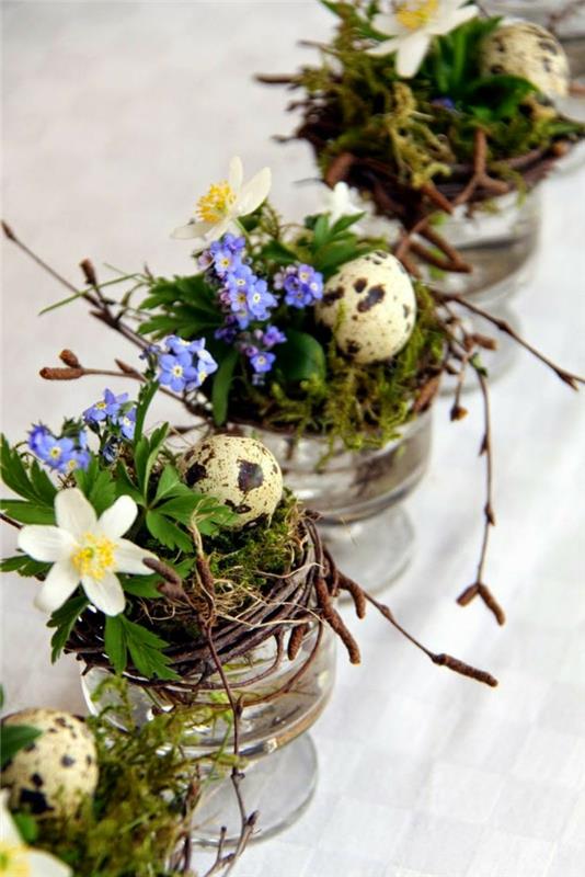 pöytäkoristeet pääsiäinen pääsiäinen pöytäkoristeideat lasit paju oksat pesä kevätkukat viiriäisen munat
