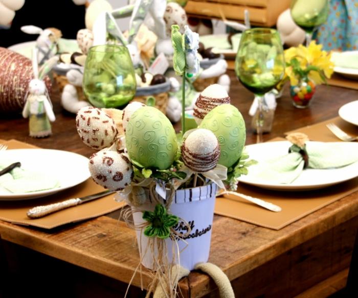 pöytäkoristeet pääsiäinen pääsiäispöytäkoristeet ideoita pääsiäismunat keinotekoiset munat maljakot pääsiäispuput